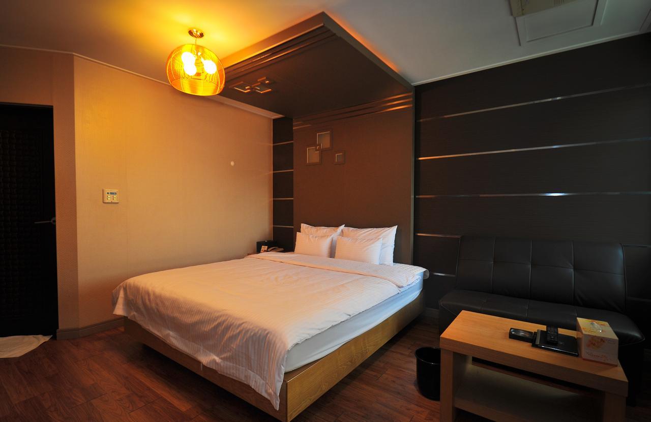 Gimhae Business Hotel K Exteriör bild