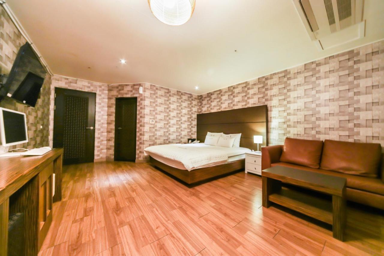 Gimhae Business Hotel K Exteriör bild