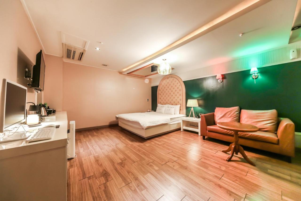 Gimhae Business Hotel K Exteriör bild